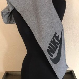 Woman’s Nike cropped leggings